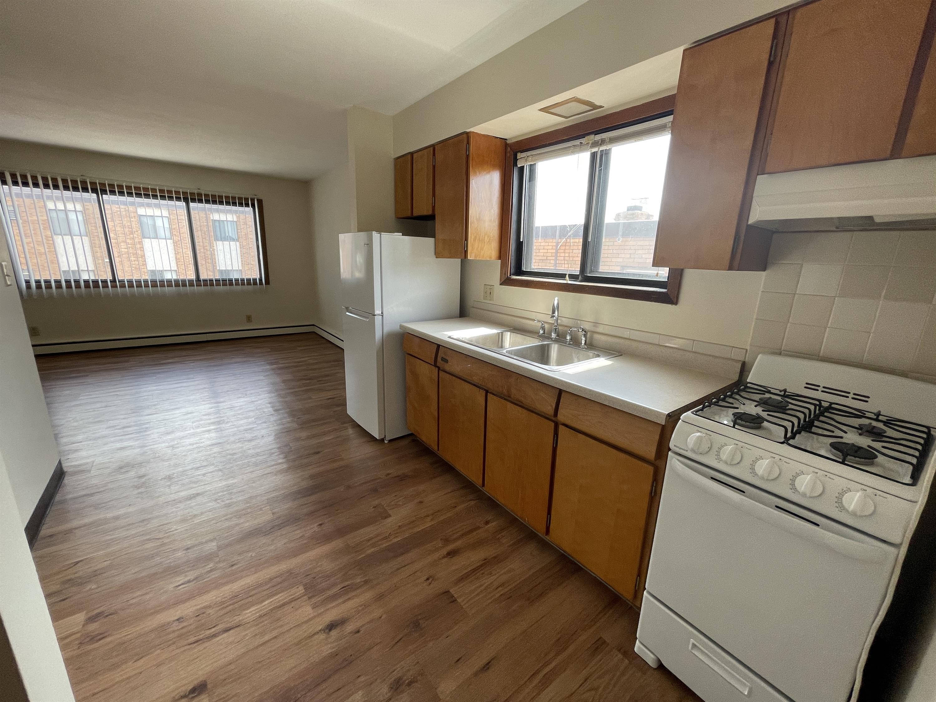 1634 Eustis St - 08